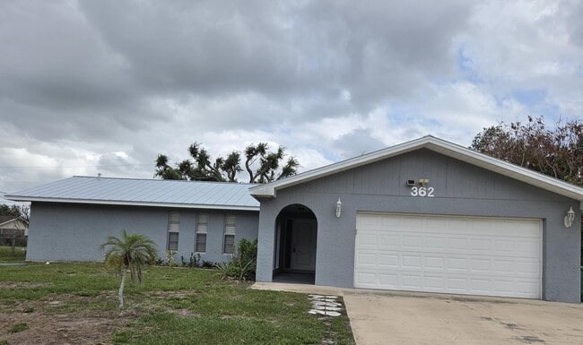Photo - 362 SE Thornhill Dr