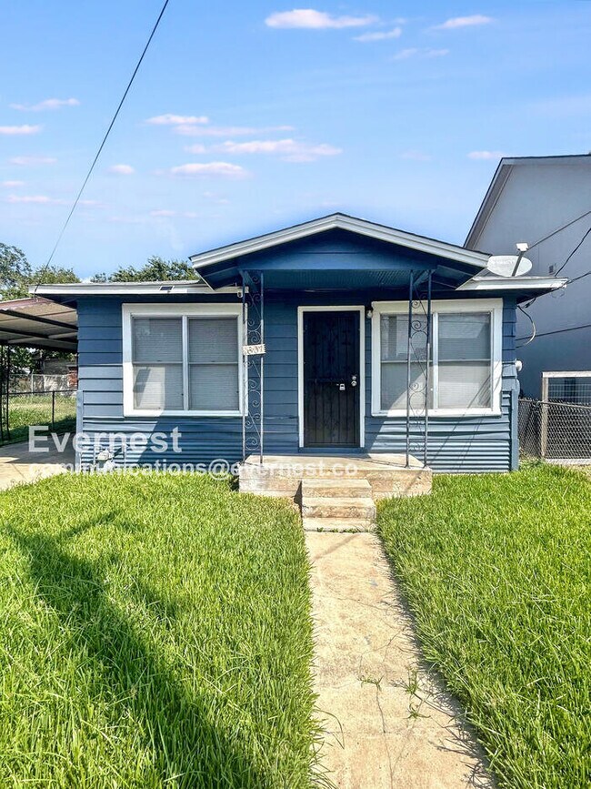 Building Photo - 1607 El Paso St Rental