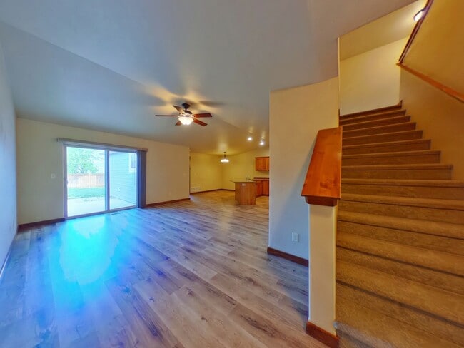 Photo - Beautiful 3 bedroom 2 1/4 bath townhouse in 4 Corners! Fenced backyard!