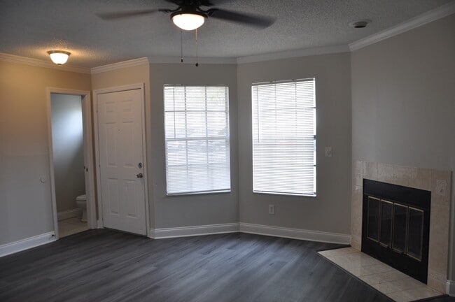 Photo - 2982 Embassy Ct