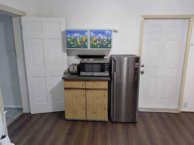 Building Photo - 5720 24th St W Unit Apt