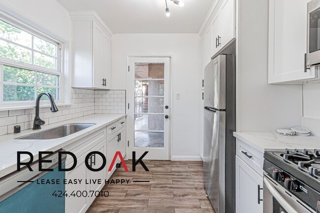 Photo - 240 N Van Ness Ave Unidad 240 1/2