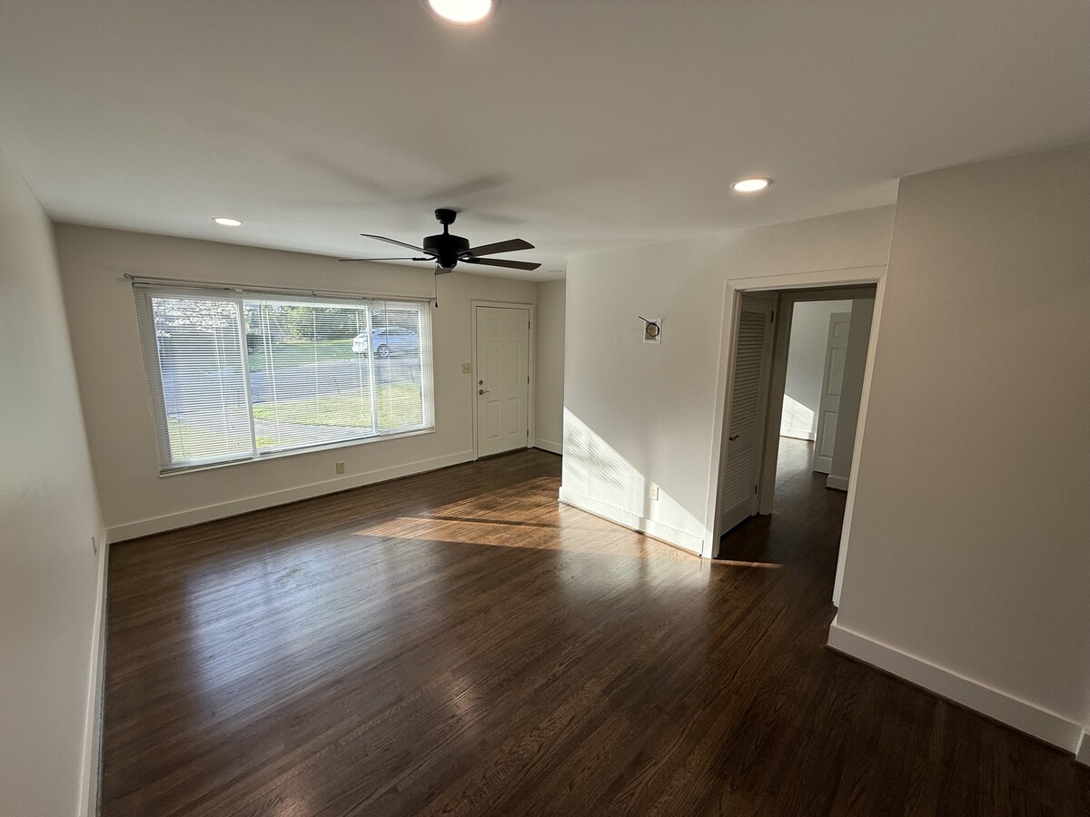 Photo - 1884 Montclaire Ln Unit 102