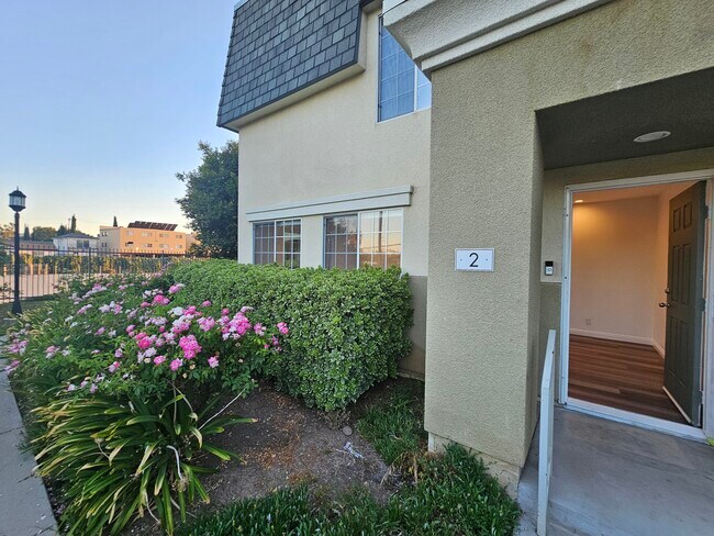 Photo - 6501 Vanalden Ave