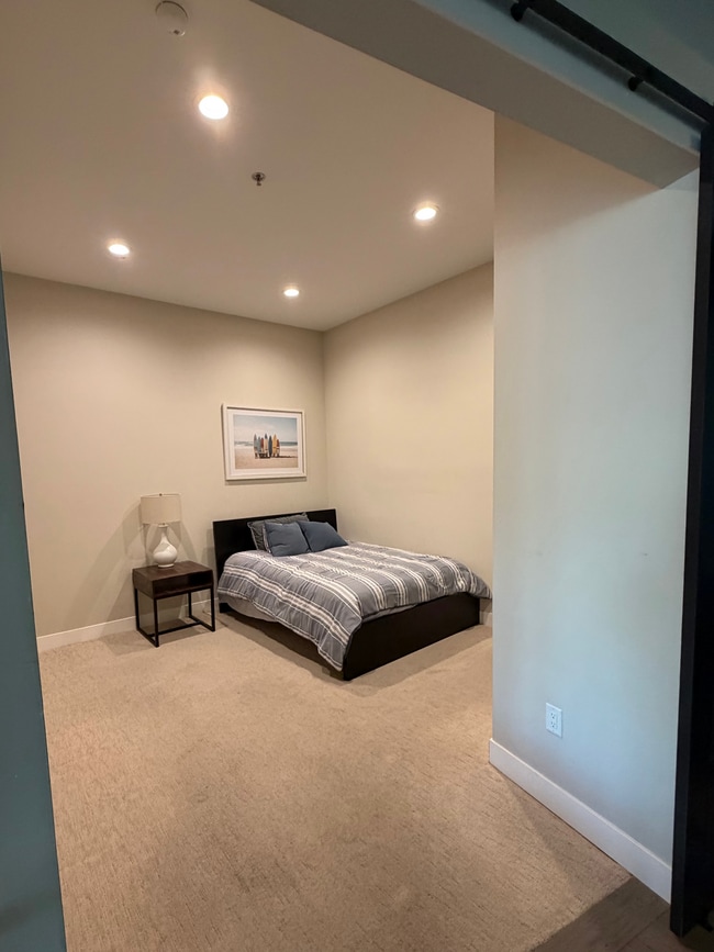 Photo - 3198 Blake St