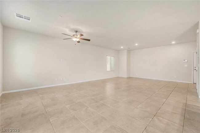 Photo - 472 Silverweed Ave