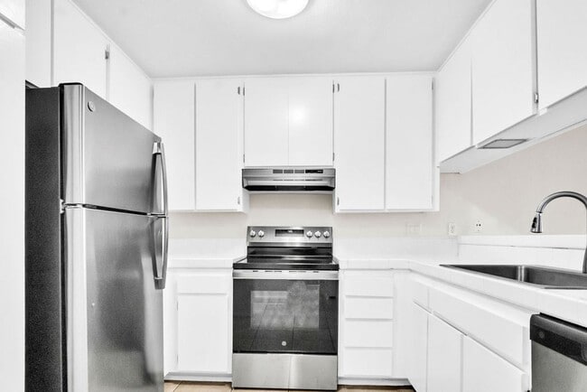 Photo - Great three bedroom townhome in UTC! Avail...