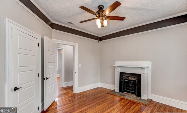 Photo - 136 Broad St