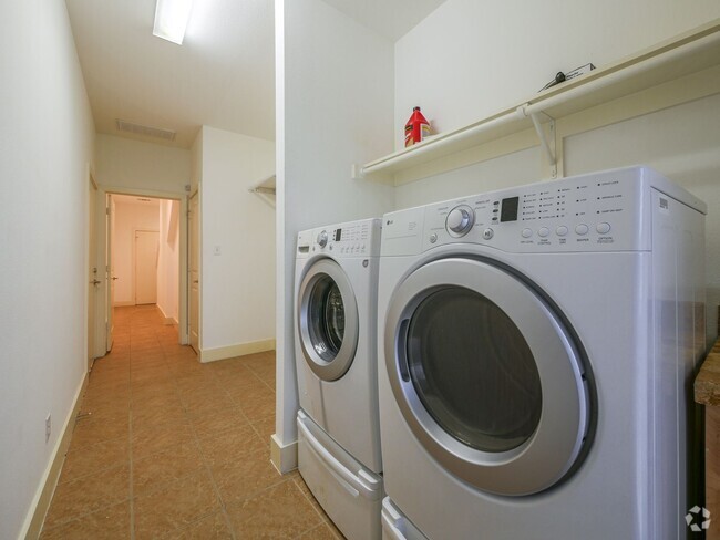 Building Photo - Two Bedroom, 2.5 Bath Gated Condo, blocks ...