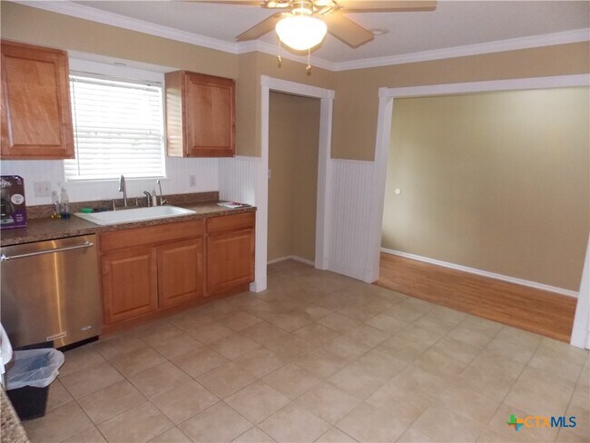 Photo - 1309 Azalea Ln
