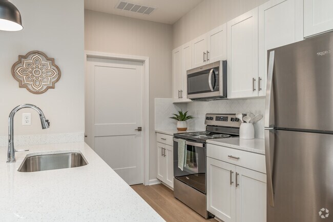 1BR, 1BA - 797SF - Kitchen