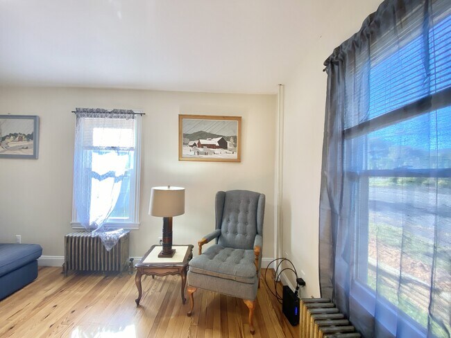 842 Bloom Rd