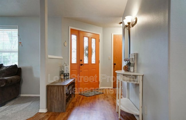 Building Photo - 3937 SW Neer Ave