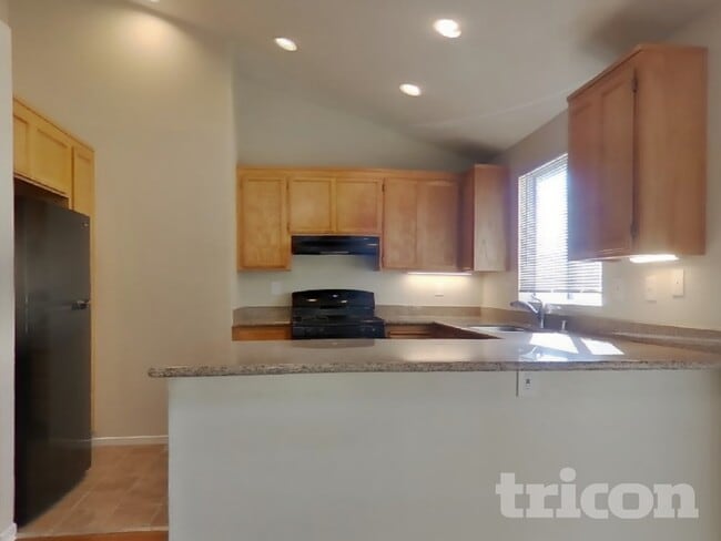 Photo - 715 Lotz Way