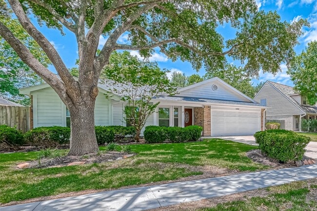 Photo - 2922 Lakefield Way