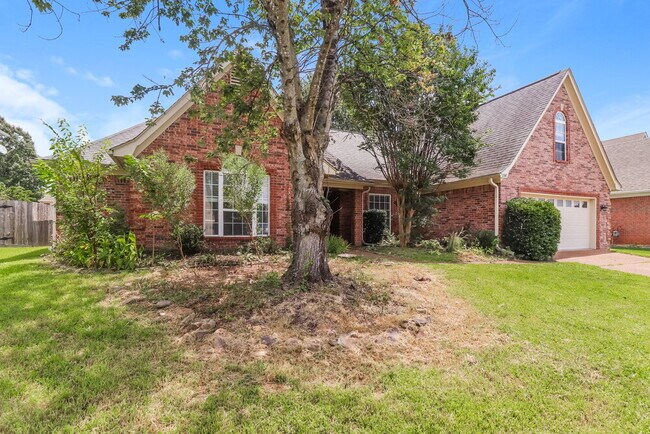 Photo - 288 Mayhurst Ln