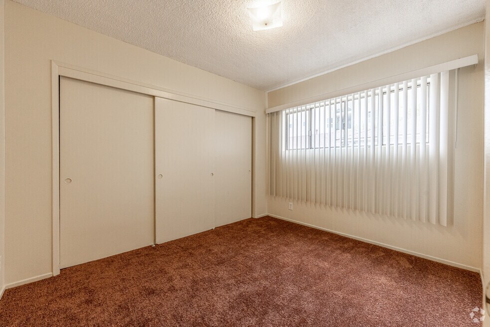 1BR, 1BA - 700SF - Bedroom