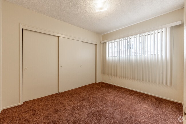 1BR, 1BA - 700SF - Bedroom