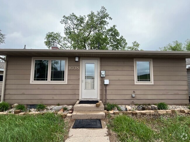 Building Photo - Fully Furnished Lake Home Available Sept. ...