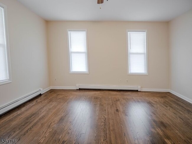 48 Unionville Ave