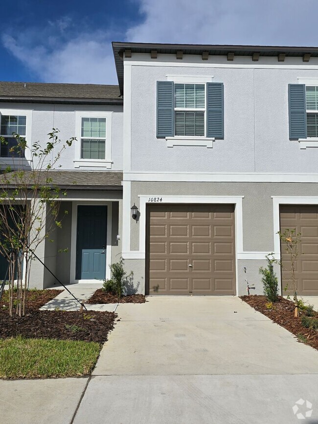 Building Photo - Brand New Townhome with Golf Course Views!