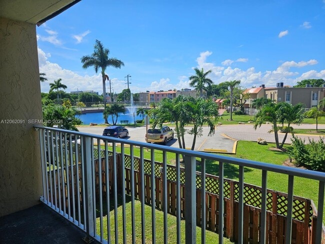 Building Photo - 4900 NW 79th Ave Unit 206