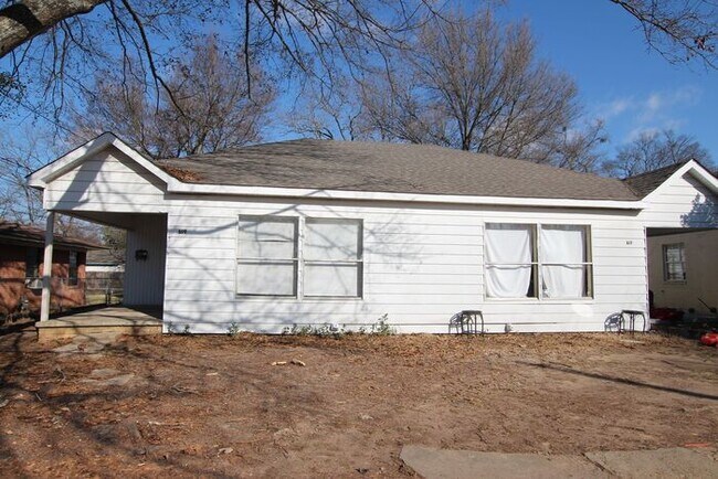 Available Now! 2 Bedroom 1 Bath Duplex in ...