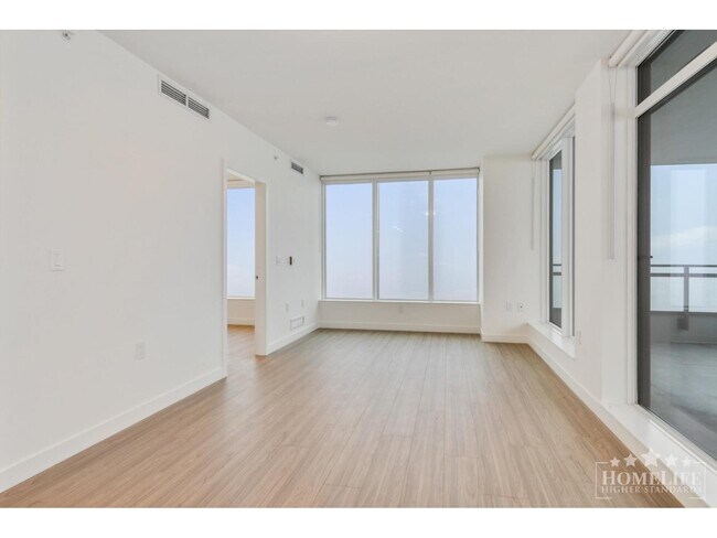 Photo - 13675-1107A 107A Ave Unit 3208