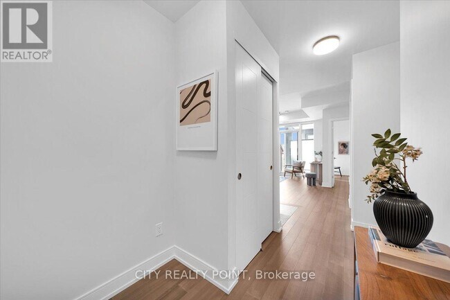 Photo - 664 Spadina Ave. Unité 216