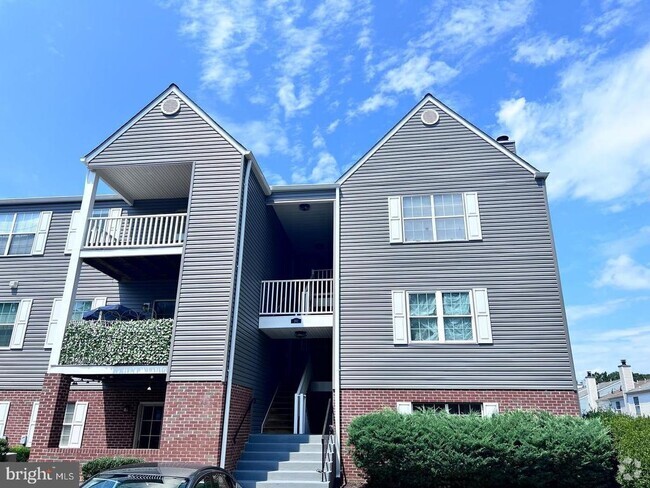 Building Photo - 202 Grosvenor Ln Rental