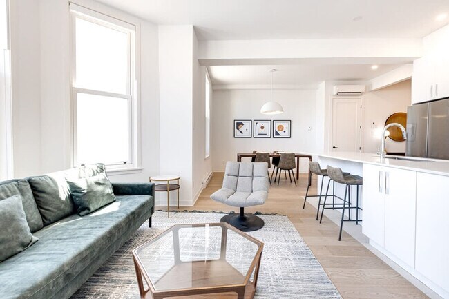 Photo - 4500 Rue Hutchison Unit FL1-ID1254792P