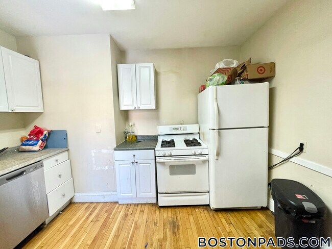 Photo - 192 Kelton St Unit 1