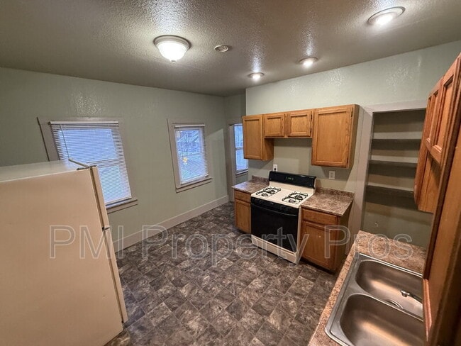 Building Photo - 2481 W Locust St