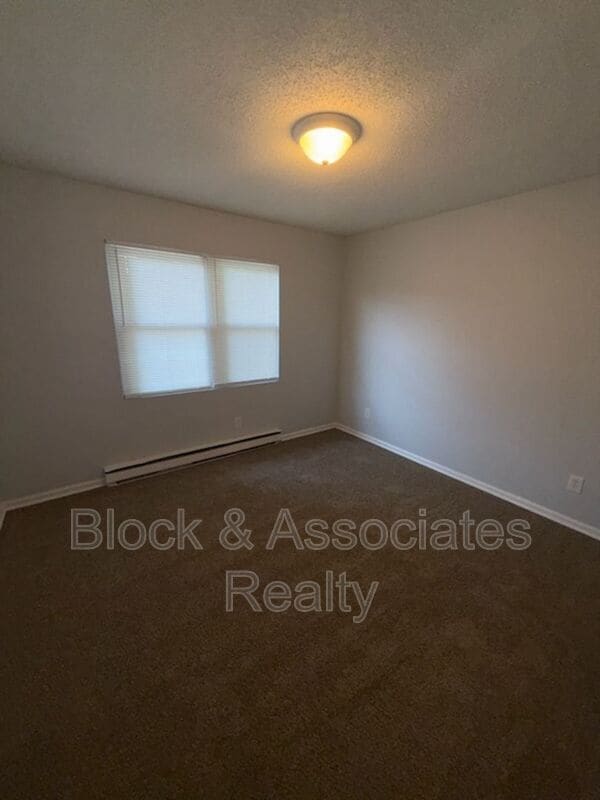 Photo - 1974 Lakeview Rd Unit Apt 3