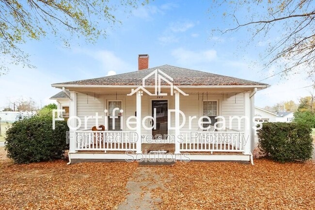 Photo - 309 E 11th St