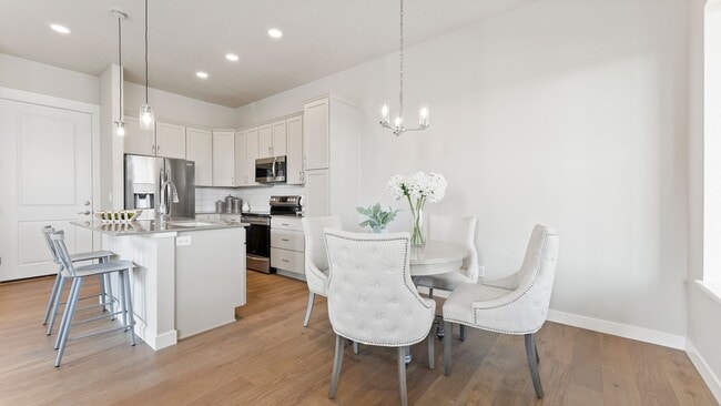 Building Photo - Mangold822 (KC-LN) Unit 1