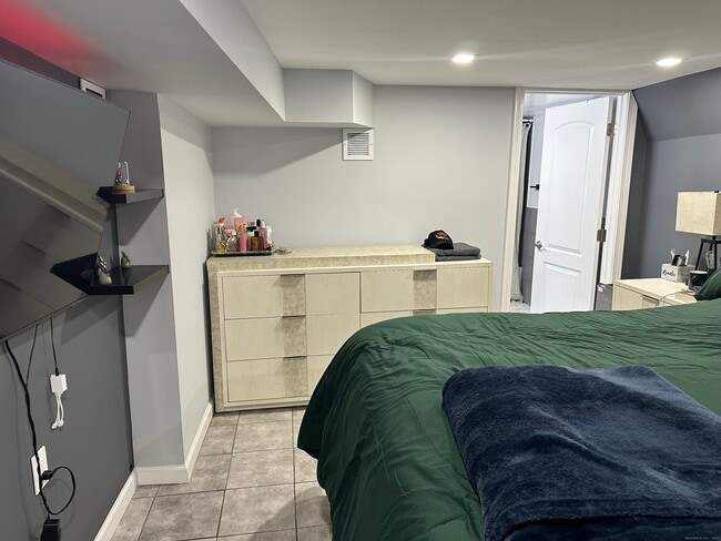 Photo - 104 Cambridge St