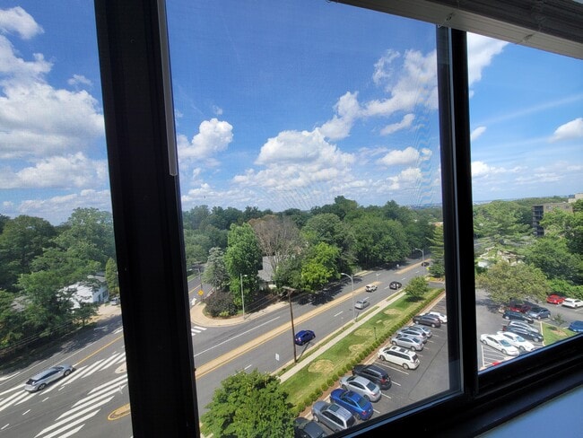 Vista desde la sala de estar - 4390 LORCOM Ln Unidad 709