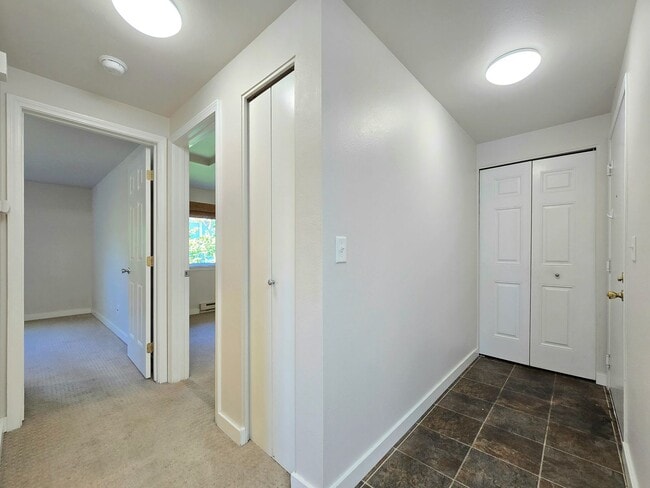 Photo - 2 Bedroom Condo Available in Kenmore - $50...