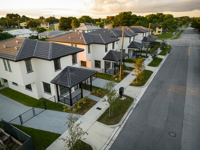 Building Photo - 18020 SW 103rd Ave