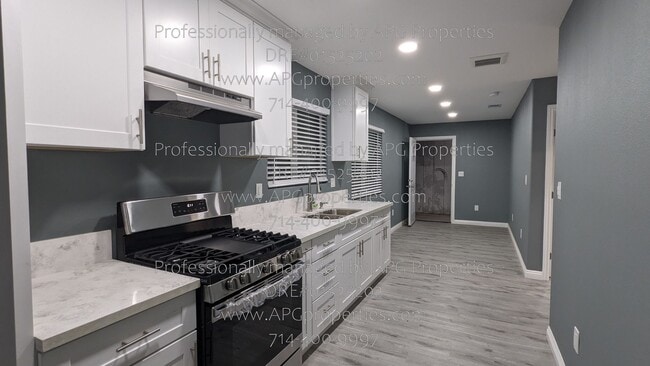 Photo - 7432 Franklin St