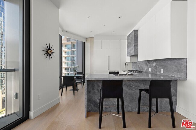 Photo - 211 Elm Ct Unit 9E