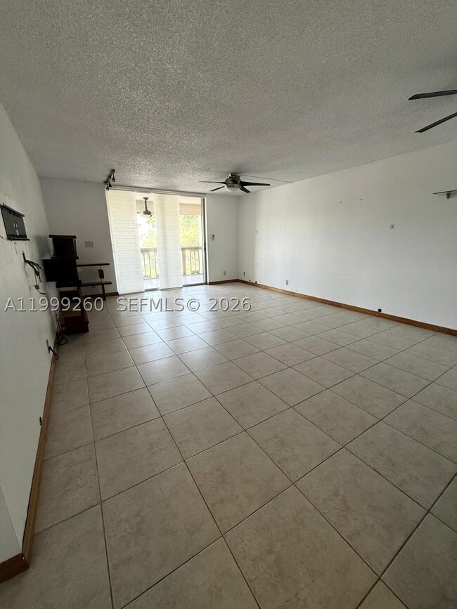 Building Photo - 900 NE 12th Ave Unit 401
