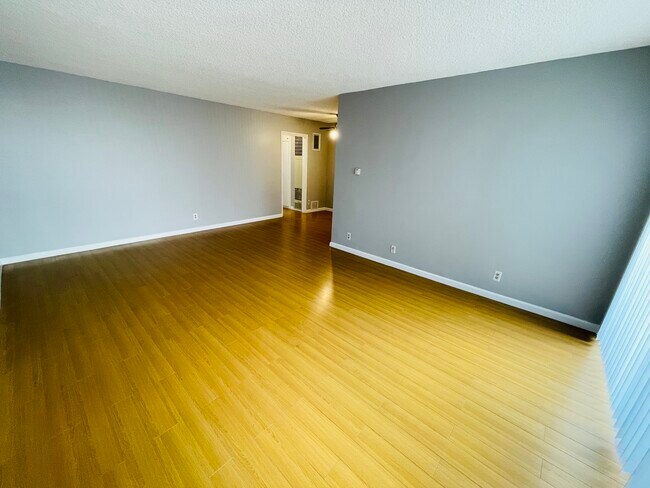 Unit #2 Living Room - 949 N Alfred St Unit 2