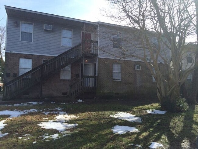 Building Photo - Three Bedroom Apartment in Norfolk