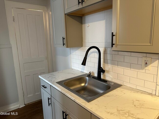 Photo - 1213 State St Unidad 2