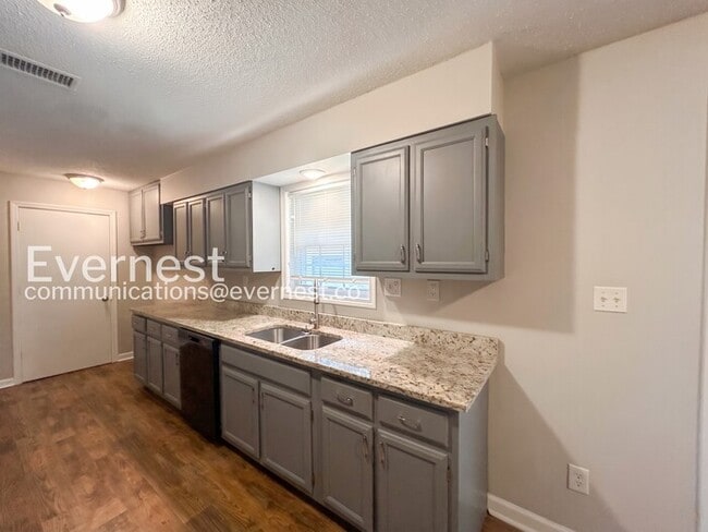 Photo - 5884 Caroline Dr