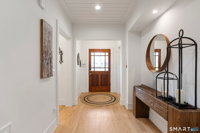 9 Damia Dr