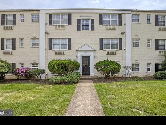 Building Photo - 2303 Farrington Ave Unit 203 Rental