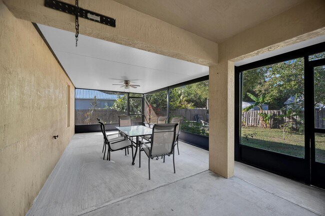 Photo - 1037 SW Payne Ave